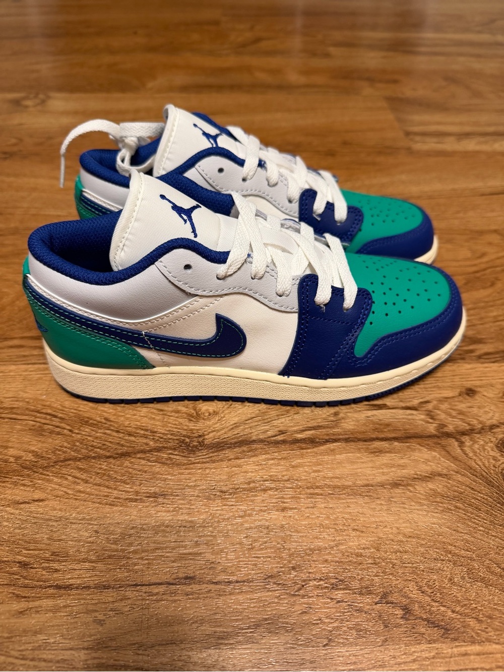 NWOB Air Jordan 1 Low Gs 4Y Sail/deep Royal Blue/green